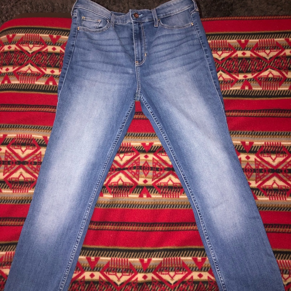 | Hollister high-rise super skinny pants |